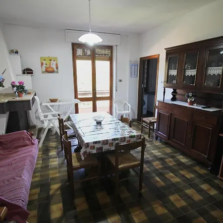 Ampio Marina Di Ferienhaus
