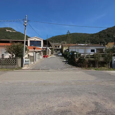 Ampio Marina Di Ferienhaus Arbus